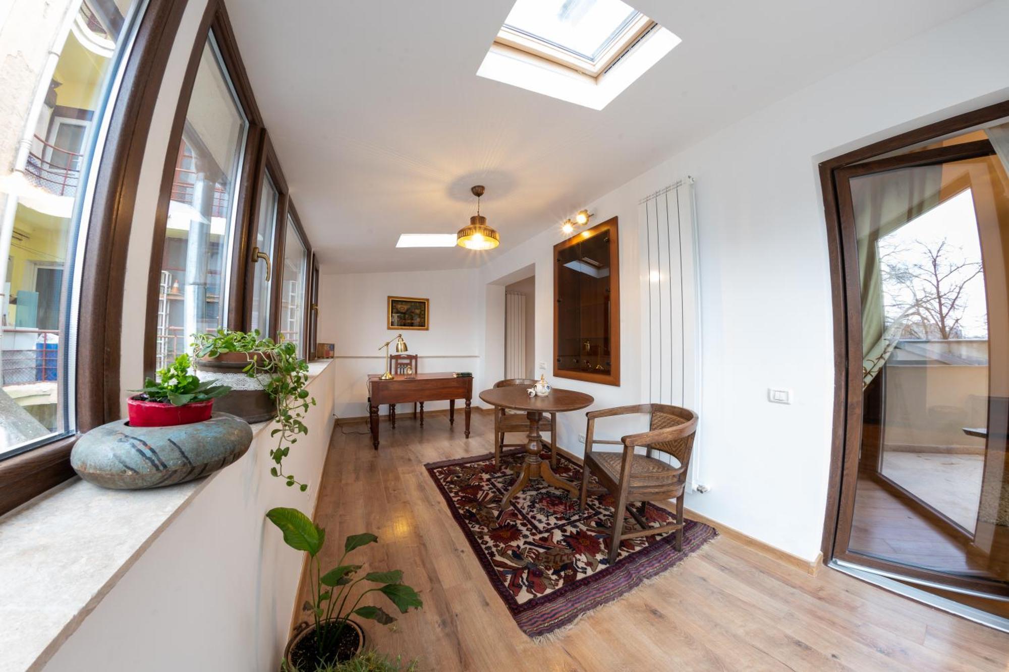 Theatre Rooftop Apartment With Patio Bucarest Extérieur photo